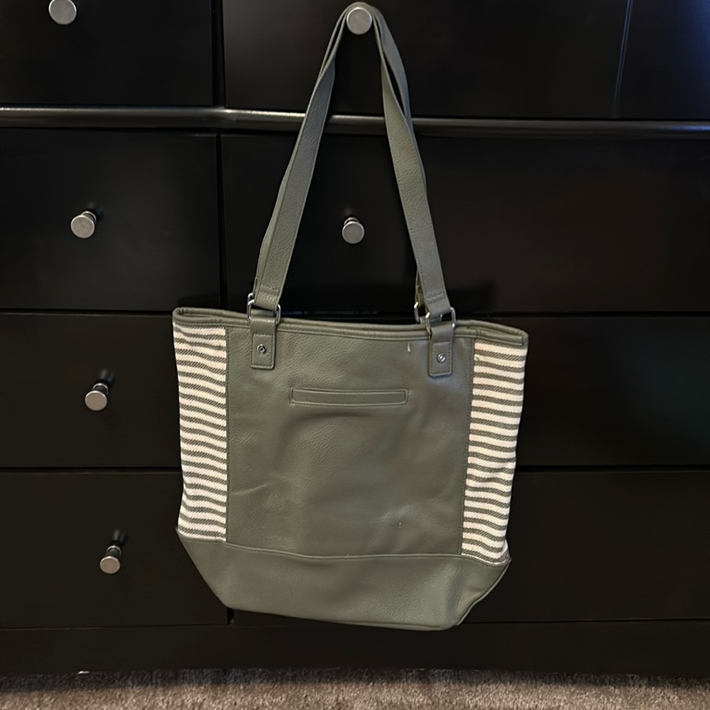 Thirty-one purse, never used only used to set up parties to display the bags